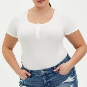 NWT torrid Rib Scoop Neck Henley Short Sleeve Tee Bright white Plus Size 3X